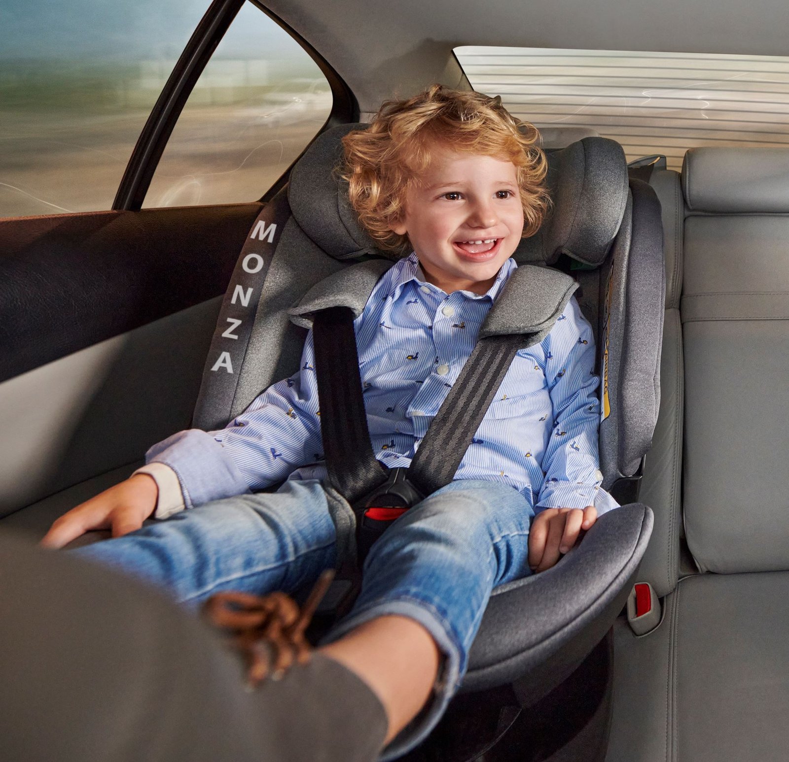 ¿Es seguro que mi bebé lleve abrigo en la silla del coche?